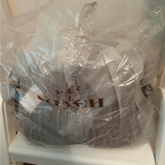 NWT Coach Ace Glove-tanned Leather Satchel 37017 - Picture 14 of 16